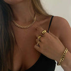 Scarlet Necklace by Orliza