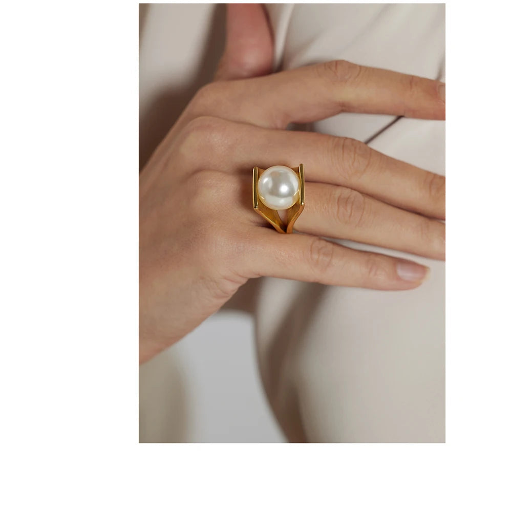 Amaris Ring by Orliza