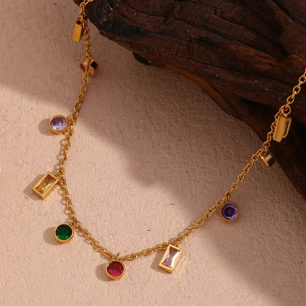 Daisy Necklace by Orliza