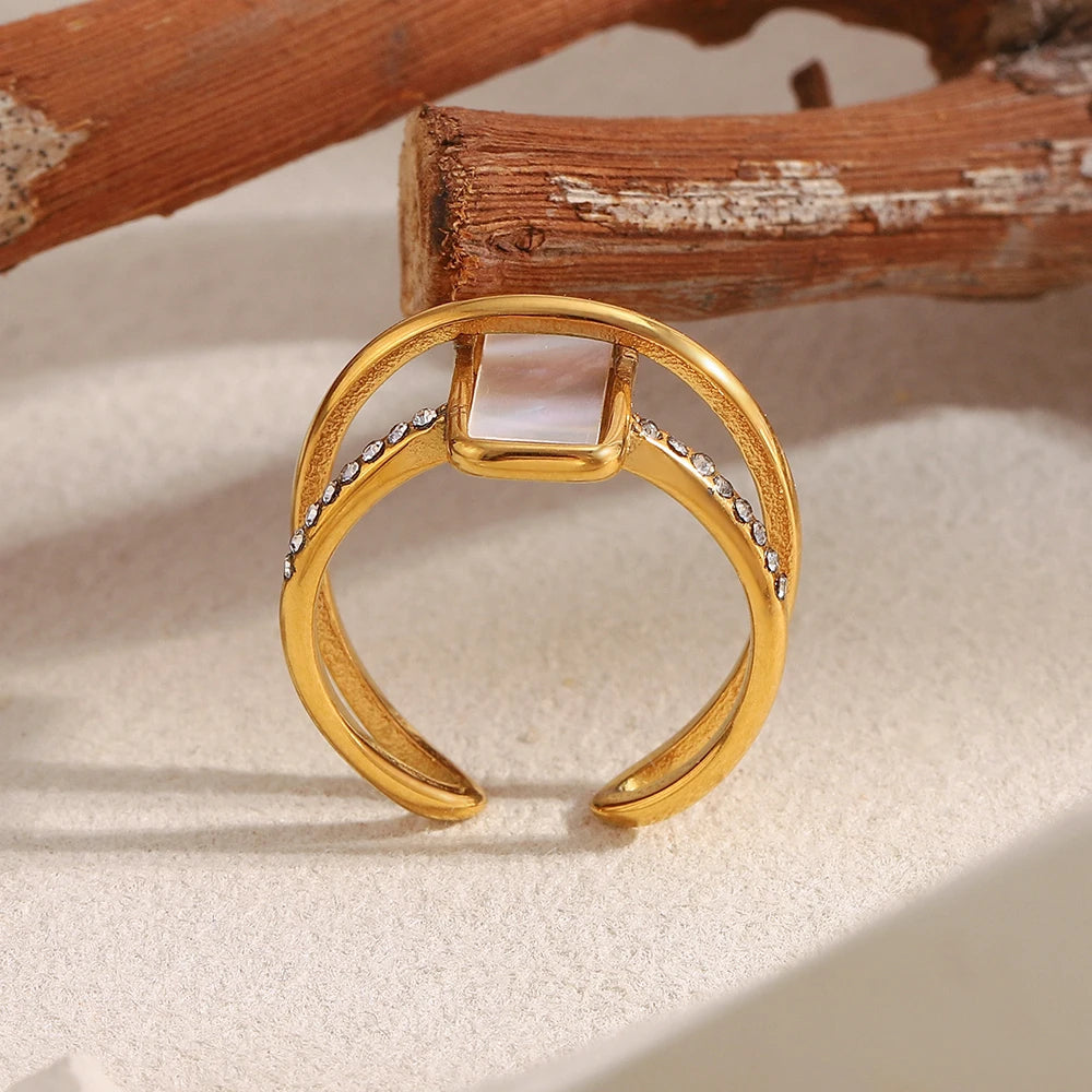 Daisy Ring by Orliza