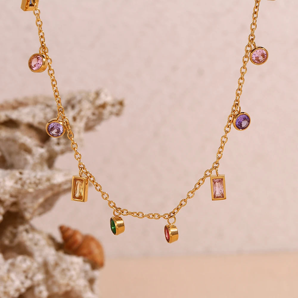 Daisy Necklace by Orliza