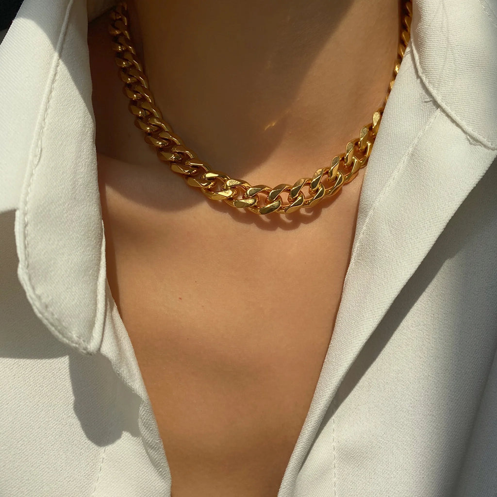 Scarlet Necklace by Orliza