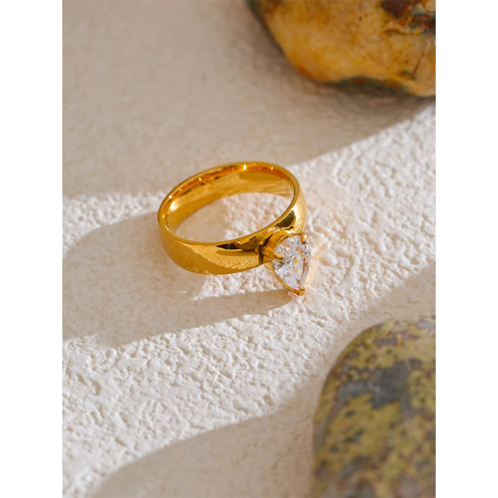 Freyja Ring by Orliza