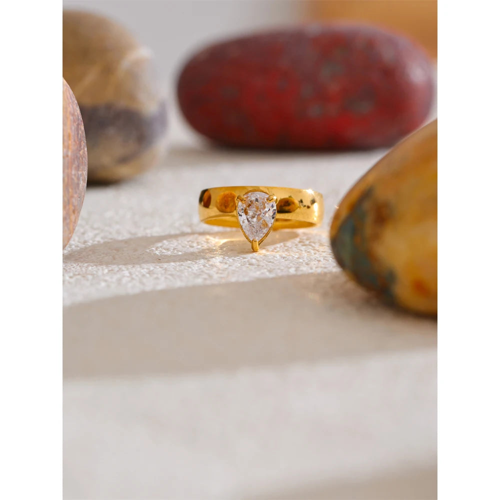 Freyja Ring by Orliza