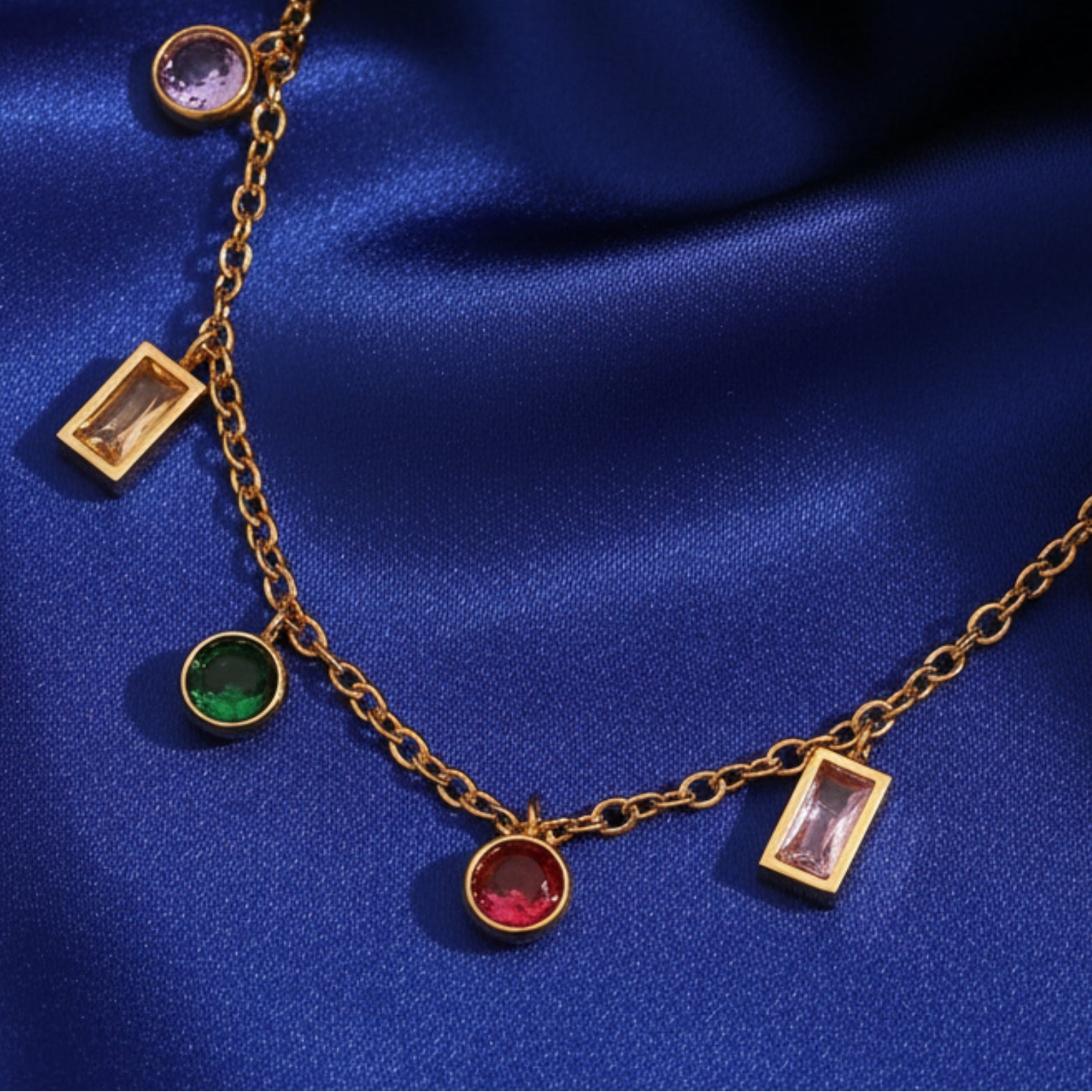 Daisy Necklace by Orliza